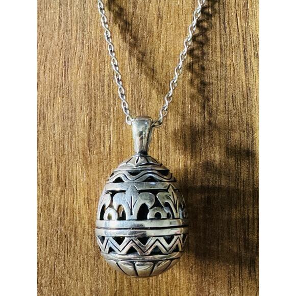 James Avery Retired X Large 3D Fleur De Lis Filigree Egg Pendant W/ 18” Necklace - Picture 2 of 10